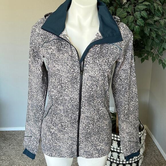 lululemon athletica Jackets & Blazers - Lululemon Runaway Jacket Pebble Print‎ Parfait 6
